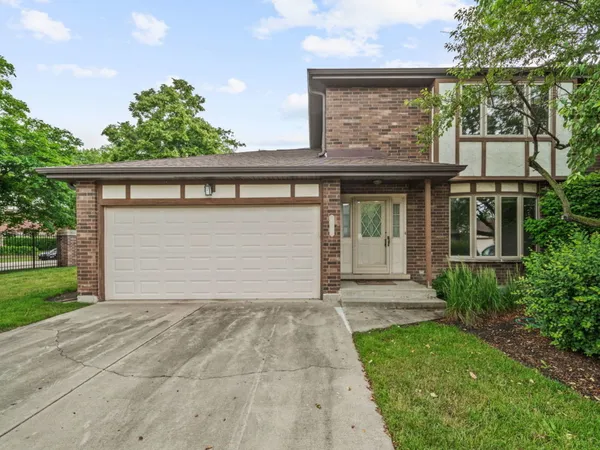 $330,000 | 1775 Lakeview Drive, Unit A, Wheeling, IL 60090