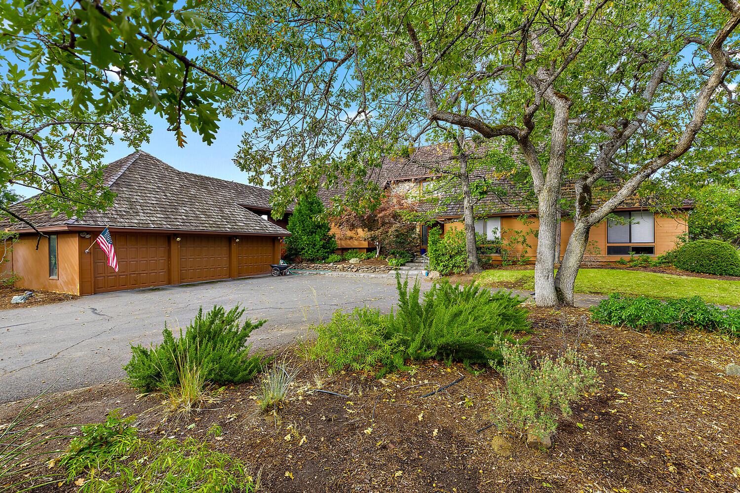 6401 Hillcrest Road Medford, OR 97504 - Photo 11 of 75 Gallery Image 11