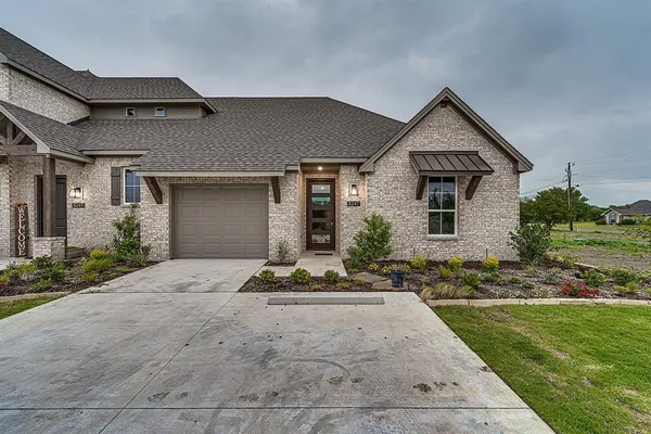 $3,300 | 8247 Heritage Glen Drive, Red Oak, TX 75154