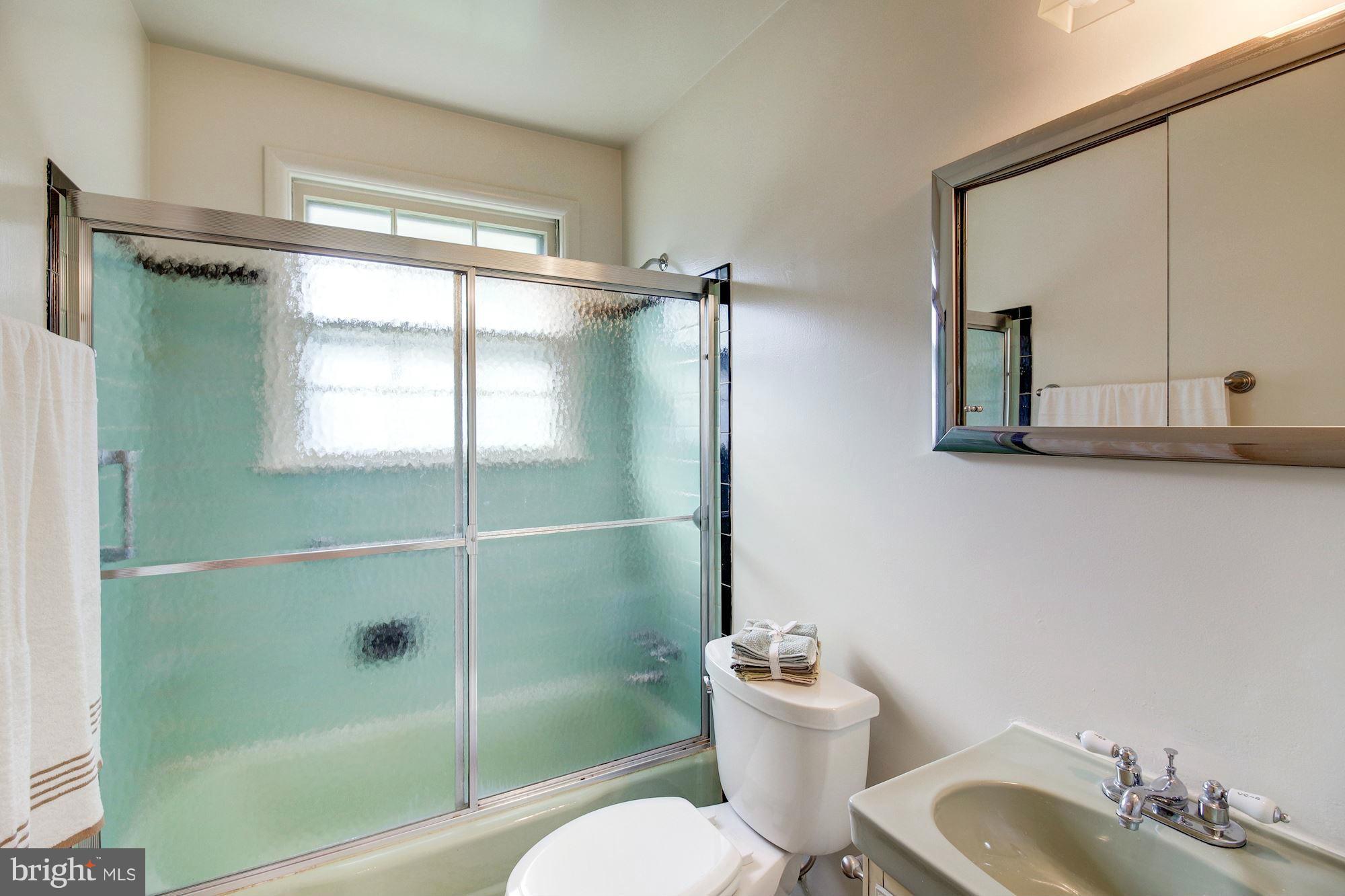 3704 Nimitz Road Kensington, MD 20895 - Photo 15 of 23 Hall Bath