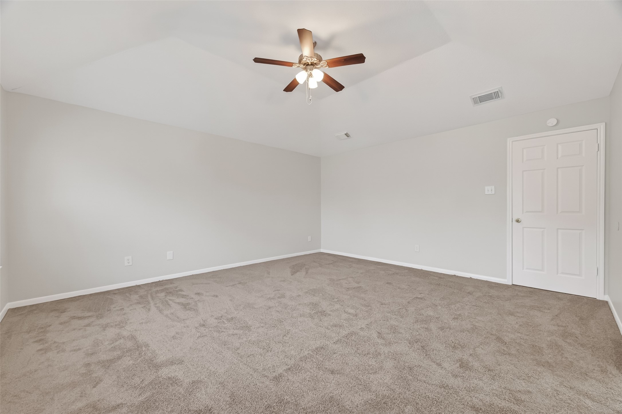 5439 Baslow Drive Katy, TX 77449 - Photo 28 of 31 an empty room with closet and fan