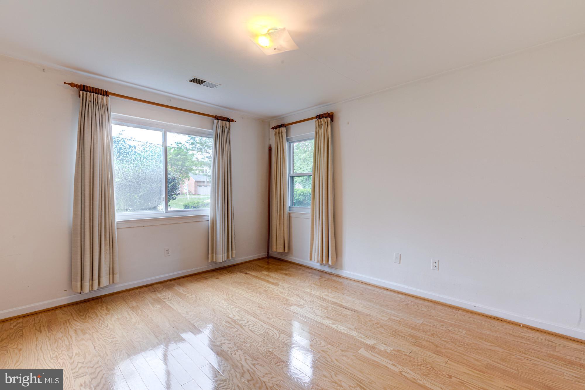 1947 South Arlington Ridge Road Arlington, VA 22202 - Photo 12 of 27