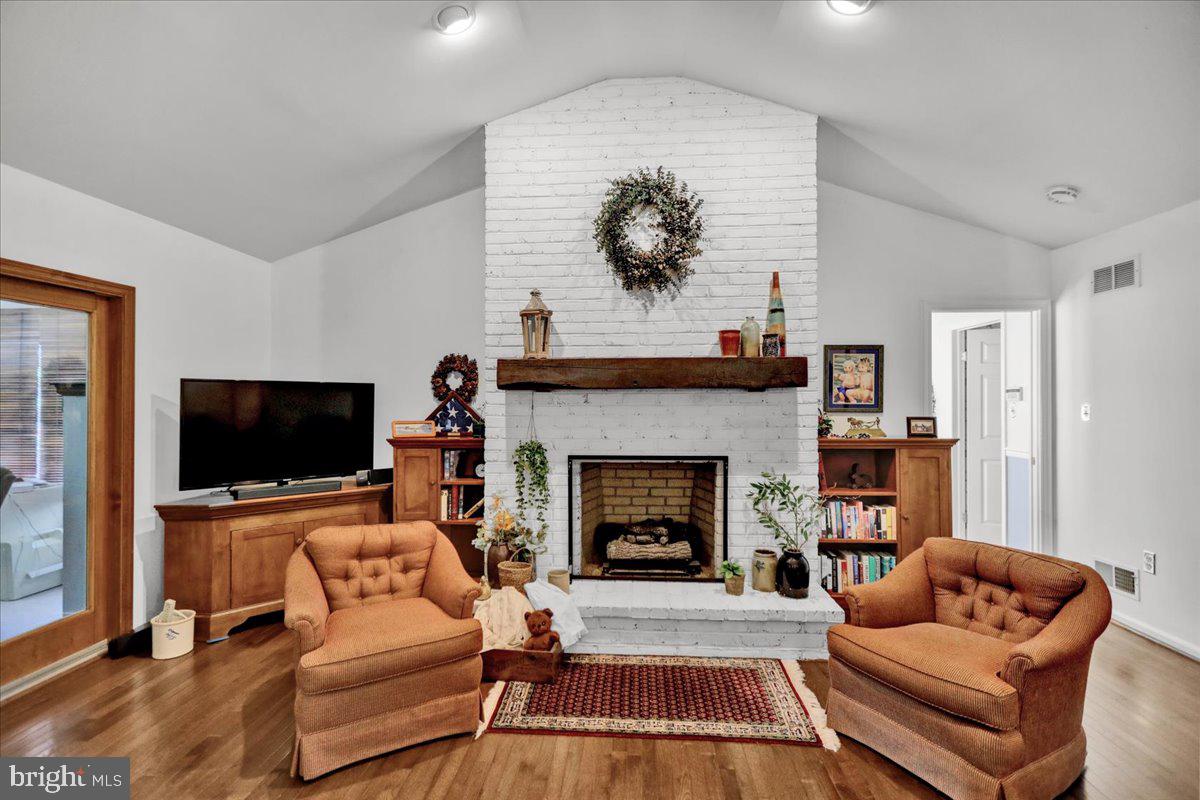 2955 Reedy Road Reading, PA 19608 - Photo 4 of 34 Great Room w HW Floors & Cath Ceiling