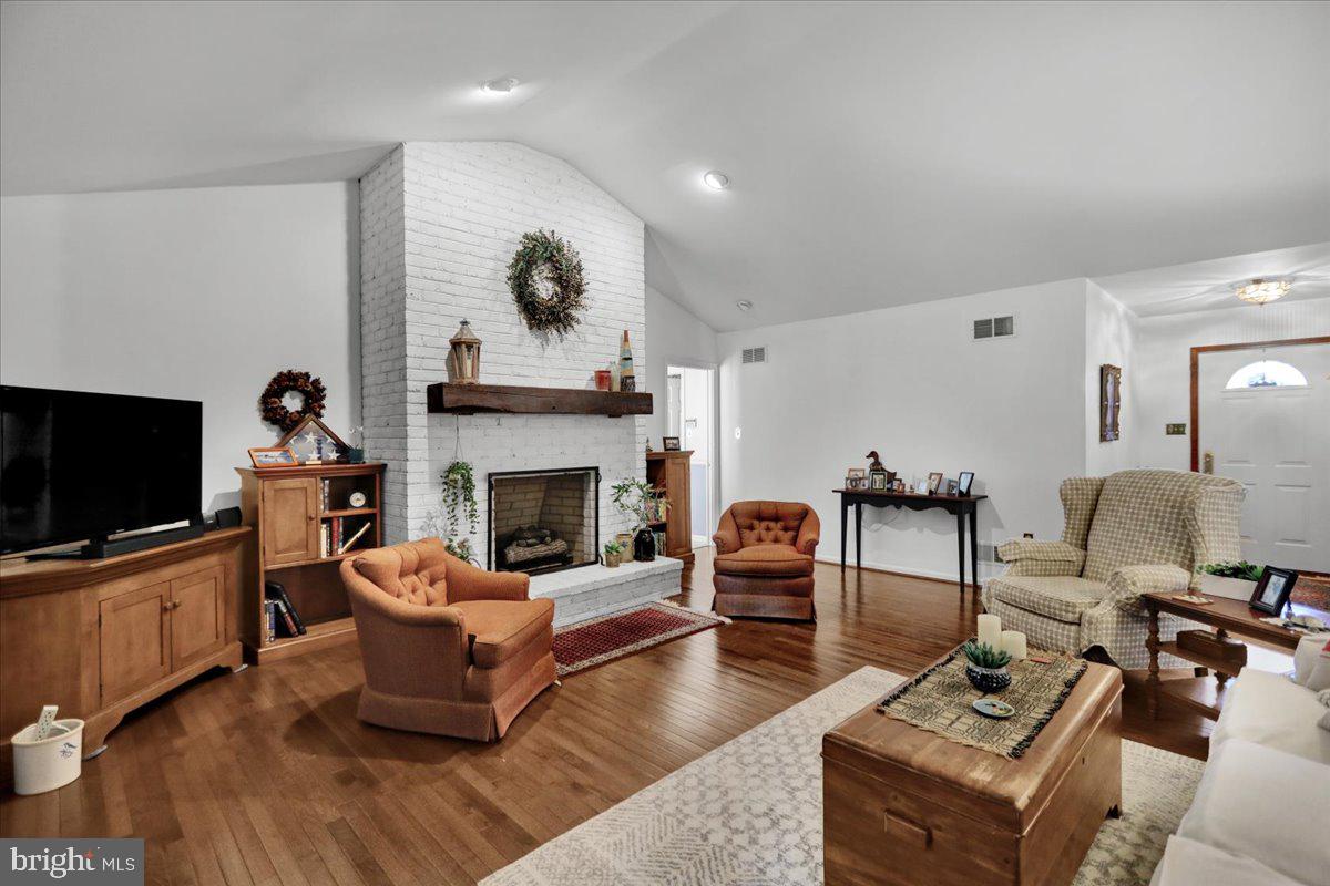 2955 Reedy Road Reading, PA 19608 - Photo 6 of 34 Great Room - masonry fireplace with gas insert