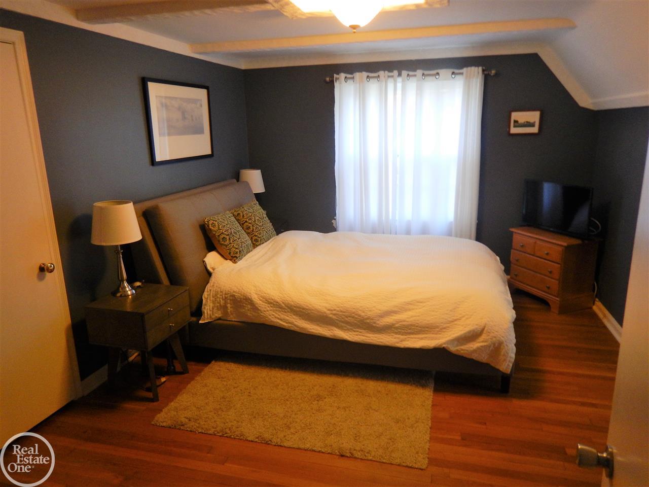 628 Hawthorne Road Grosse Pointe, MI 48236 - Photo 23 of 31 31333491-22.JPG