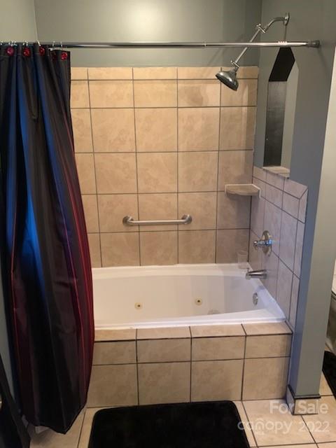 204 Davis Rivers Road Chesterfield, SC 29709 - Photo 34 of 42 a bathroom with a bathtub and shower