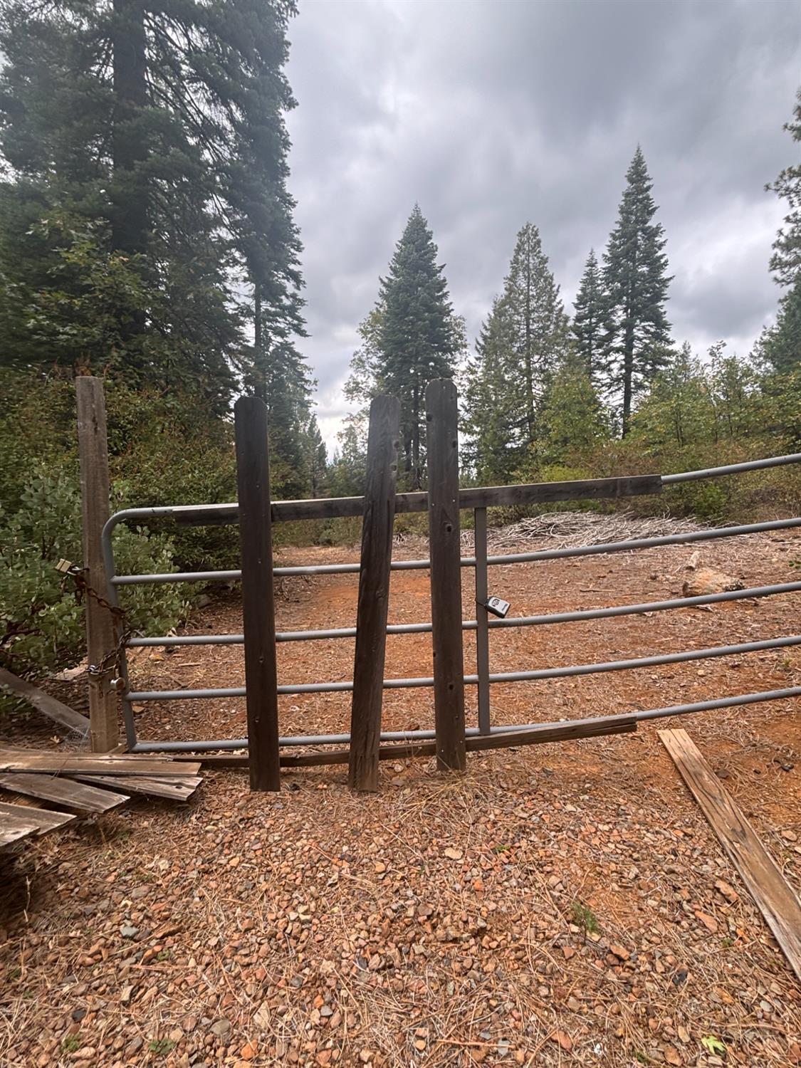23324 Banner Quaker Hill Road Nevada City, CA 95959 - Photo 2 of 13 a view of outdoor space with seating area