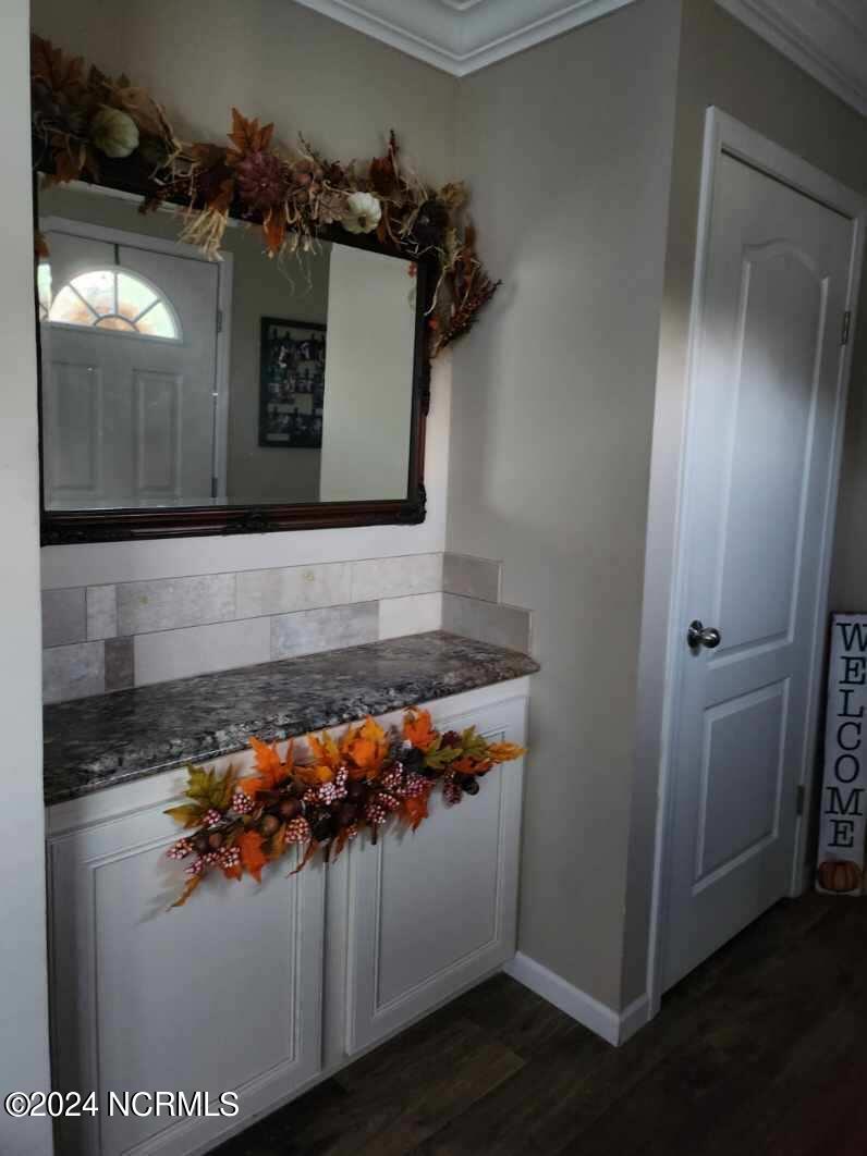 1238 Lake Road Newport, NC 28570 - Photo 13 of 24 Entryway