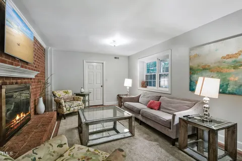 $1,388,000 | 6 St James Place, Chapel Hill, NC 27514