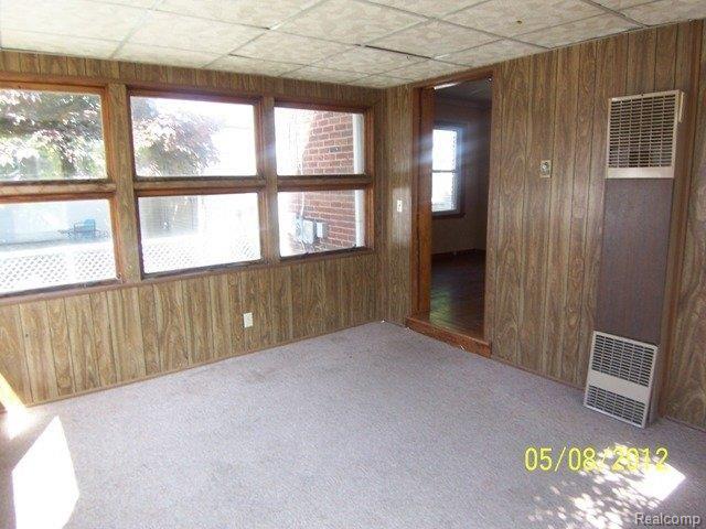 8424 Harding Street Center Line, MI 48015 - Photo 3 of 10 SunRm.jpg