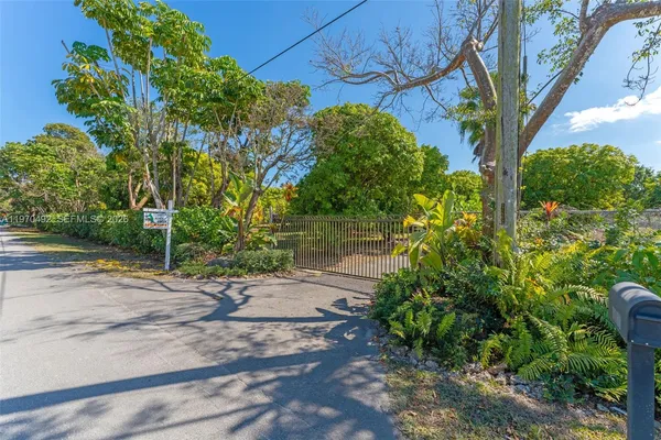 $1,295,000 | 20076 Southwest 190th Street, Miami, FL 33187