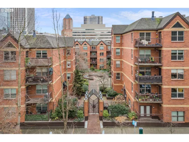 $219,900 | 1500 Southwest Park Avenue, Unit 303, Portland, OR 97201