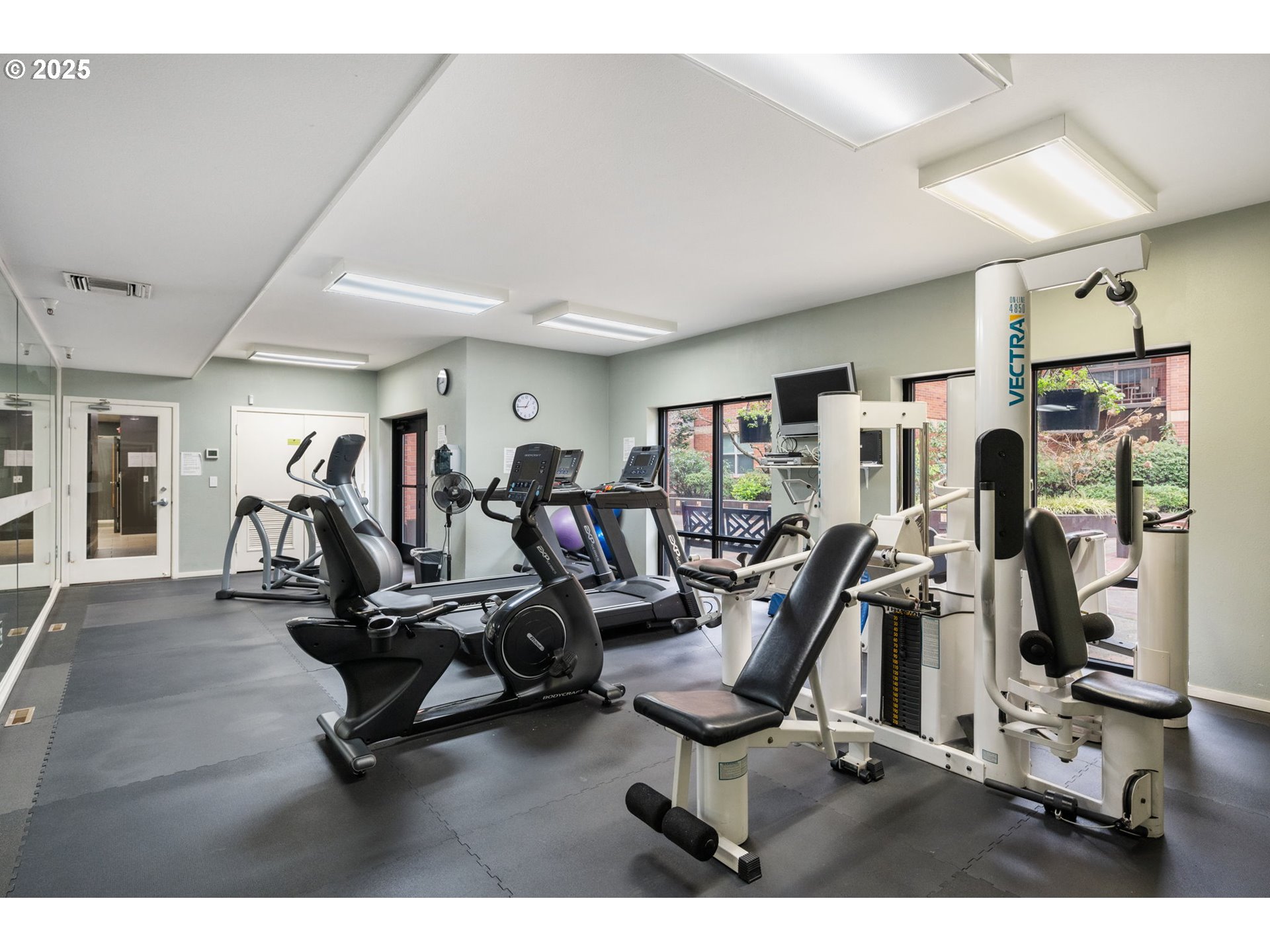 1500 Southwest Park Avenue, Unit 303 Portland, OR 97201 - Photo 29 of 38