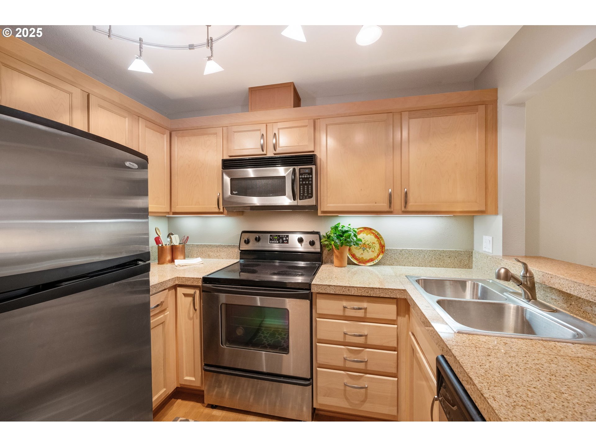 1500 Southwest Park Avenue, Unit 303 Portland, OR 97201 - Photo 4 of 38