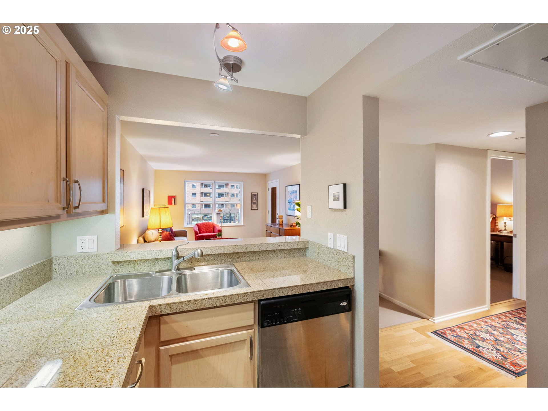 1500 Southwest Park Avenue, Unit 303 Portland, OR 97201 - Photo 5 of 38