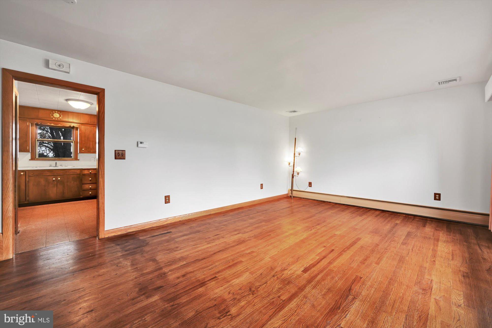 245 Colebrook Road Elizabethtown, PA 17022 - Photo 6 of 32 Living Room