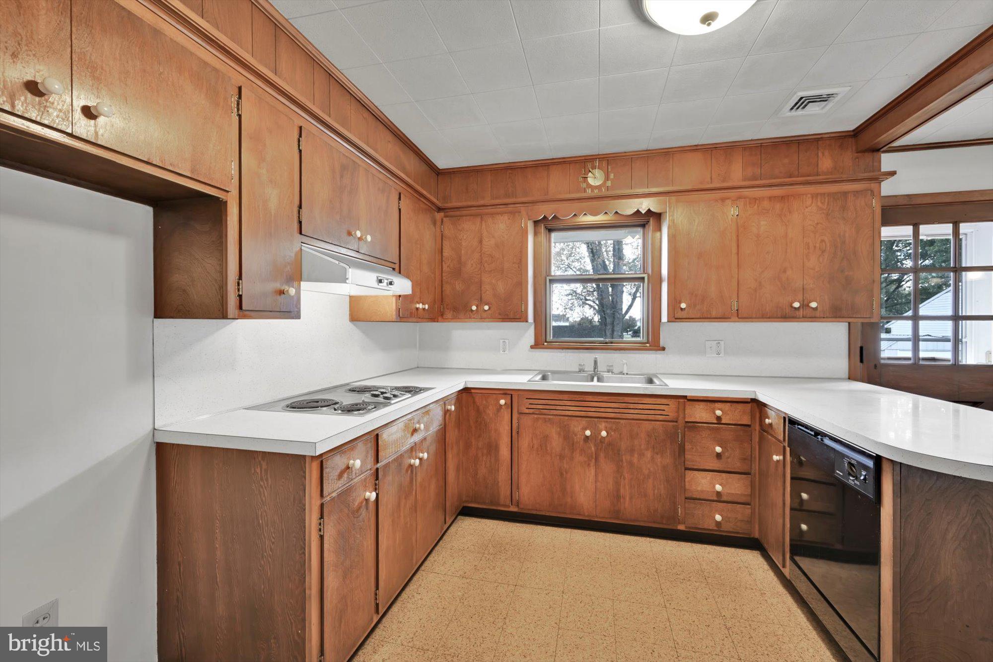 245 Colebrook Road Elizabethtown, PA 17022 - Photo 8 of 32 Kitchen