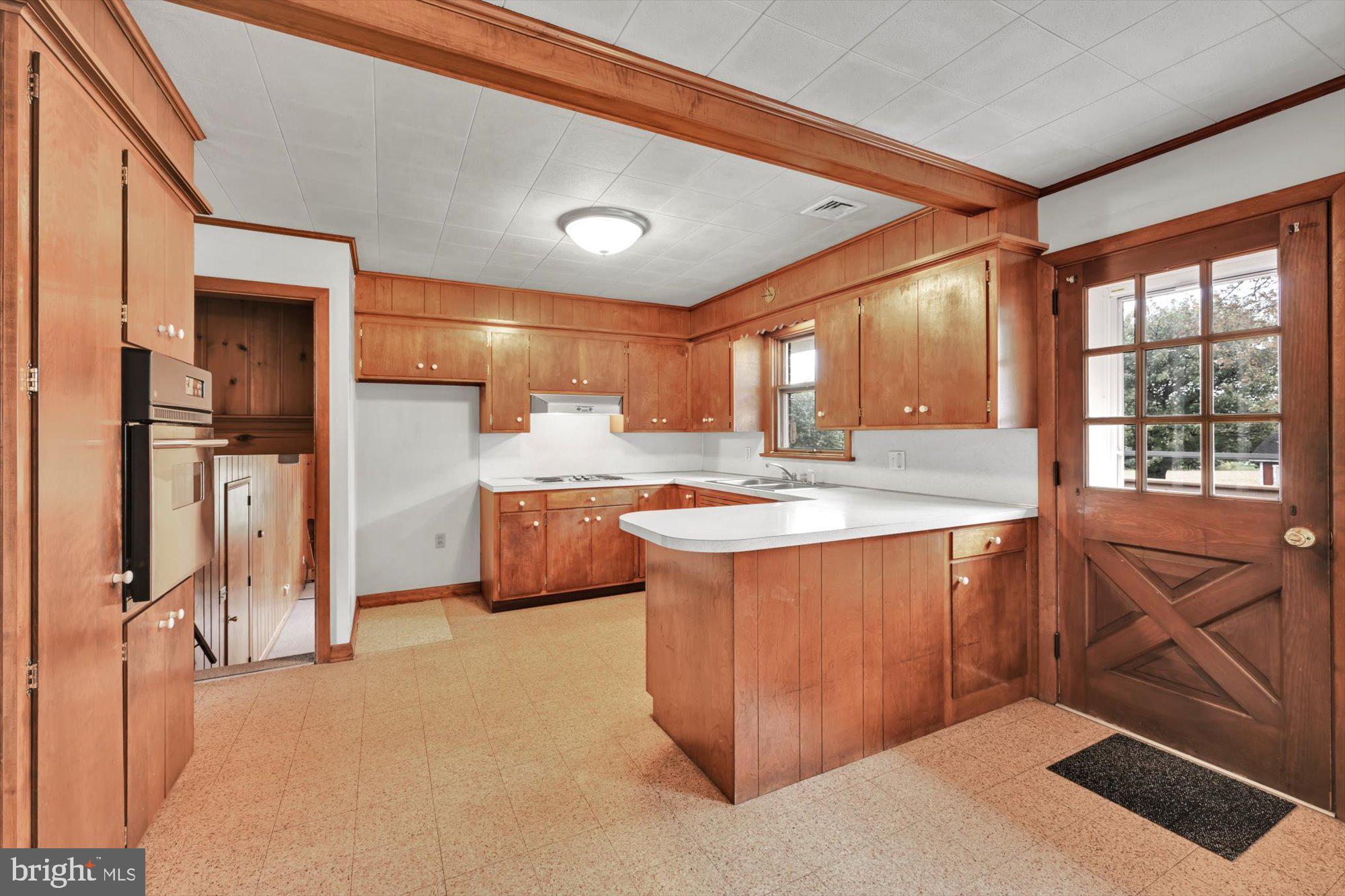 245 Colebrook Road Elizabethtown, PA 17022 - Photo 10 of 32 Kitchen