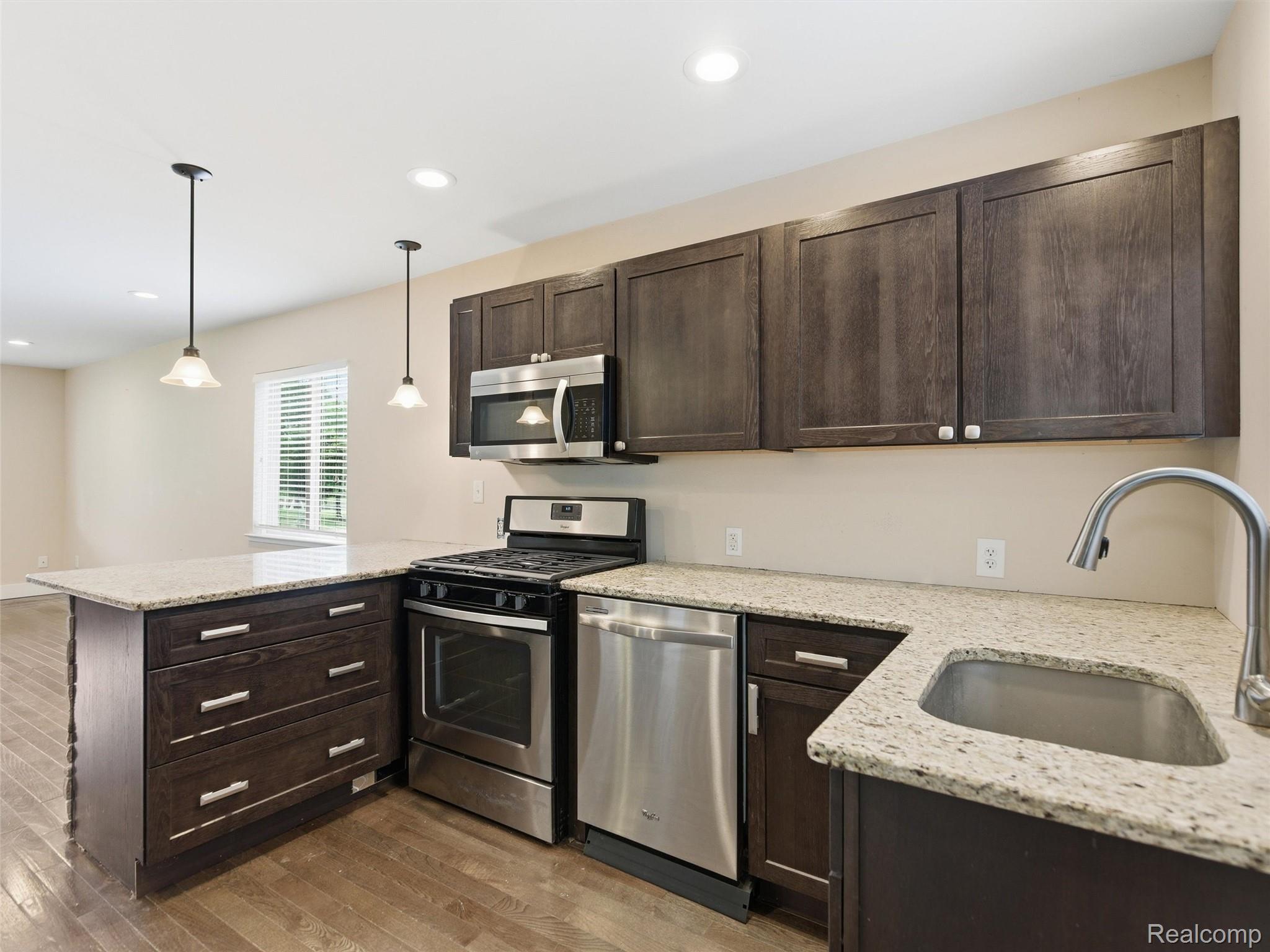 357 North Hospital Road Waterford, MI 48327 - Photo 8 of 33 Stainless Appliances and Granite Countertops