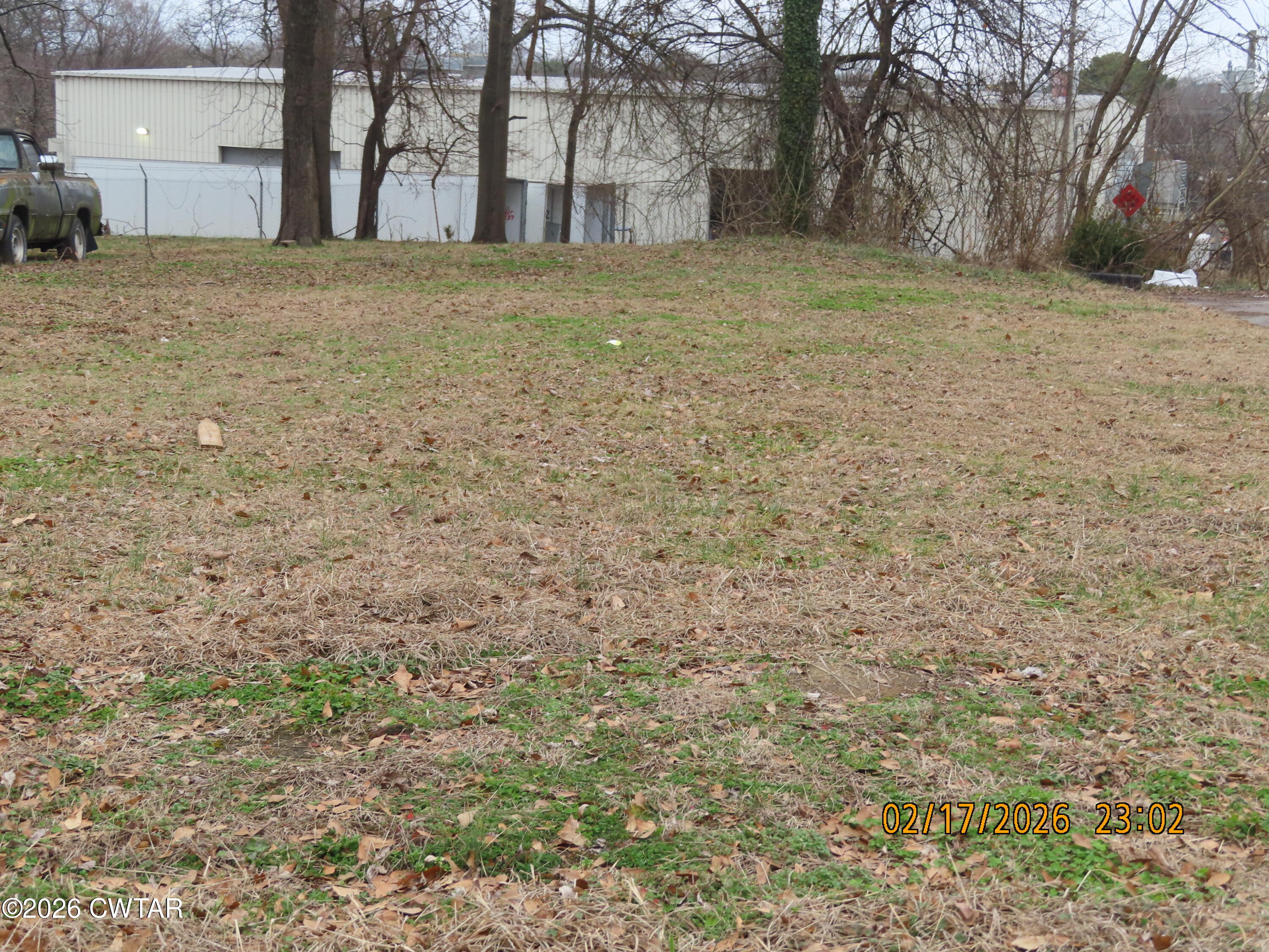 243 Oak Street Jackson, TN 38301 - Photo 2 of 8 a view of a yard with a house