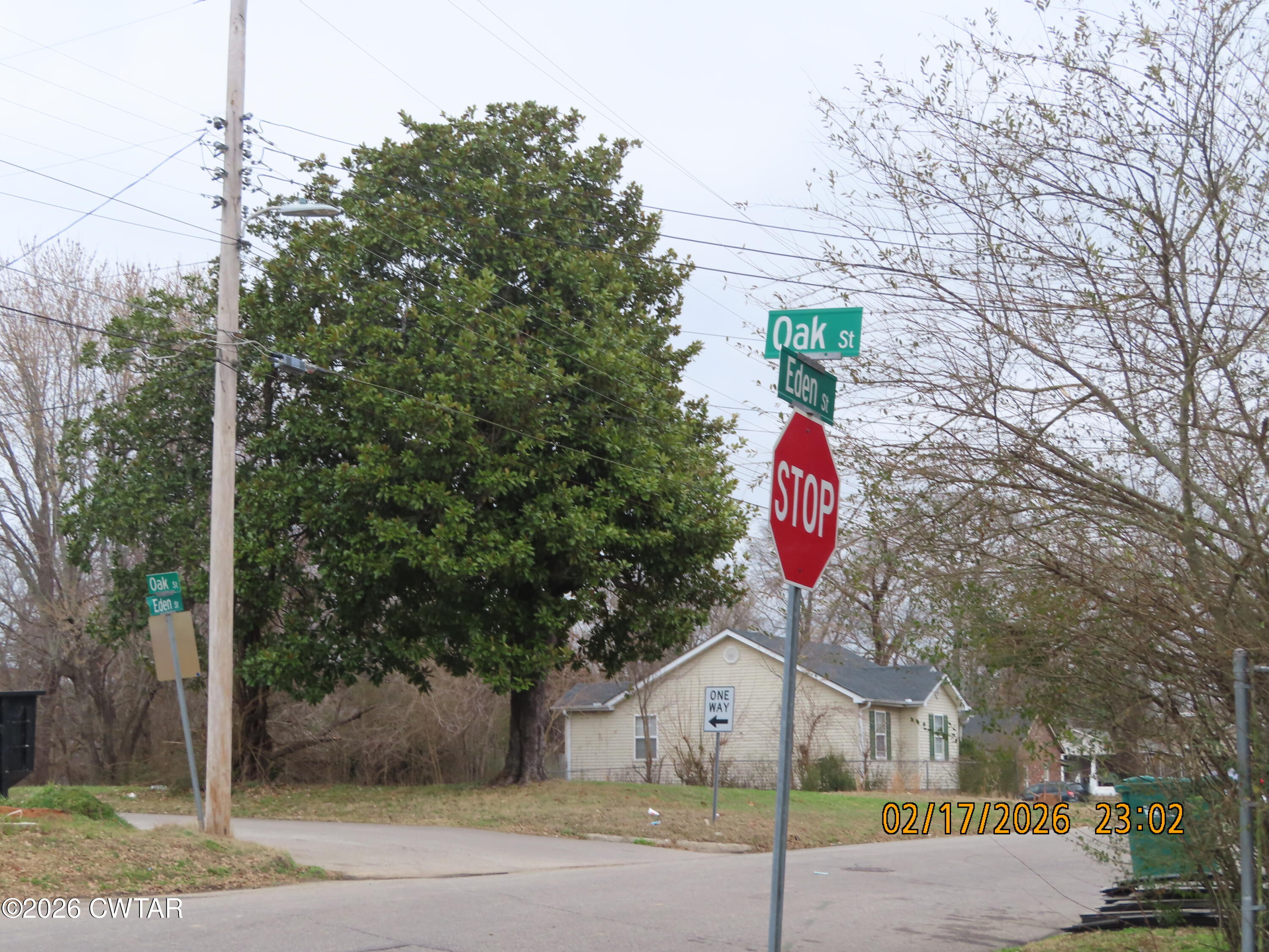 243 Oak Street Jackson, TN 38301 - Photo 8 of 8 a flag is sitting in the middle of a yard
