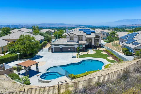 $1,075,000 | 13435 Canyon Crest Road, Yucaipa, CA 92399