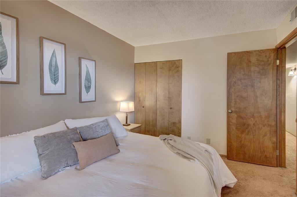 500 Bills Ranch Road, Unit 321 Frisco, CO 80443 - Photo 15 of 27 a bedroom with a bed and a painting