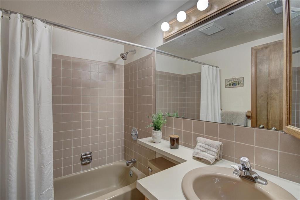 500 Bills Ranch Road, Unit 321 Frisco, CO 80443 - Photo 16 of 27 a bathroom with a sink toilet and shower