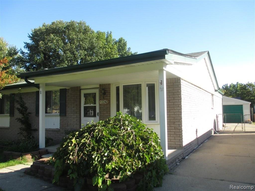 13242 Frazho Road Warren, MI 48089 - Photo 2 of 20 IMG_0005.JPG