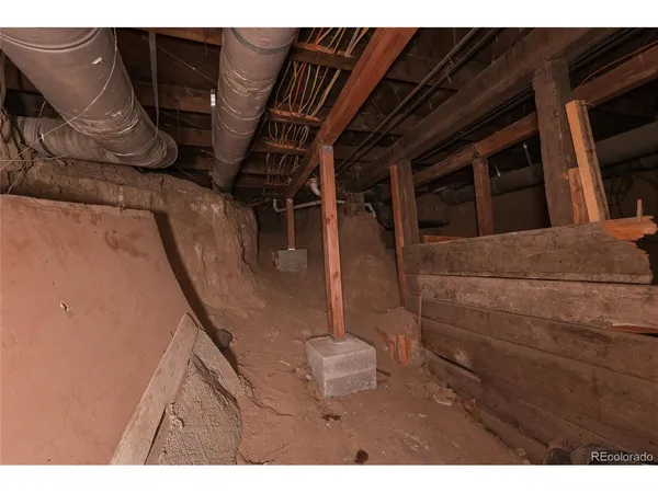 a view of walk in closet