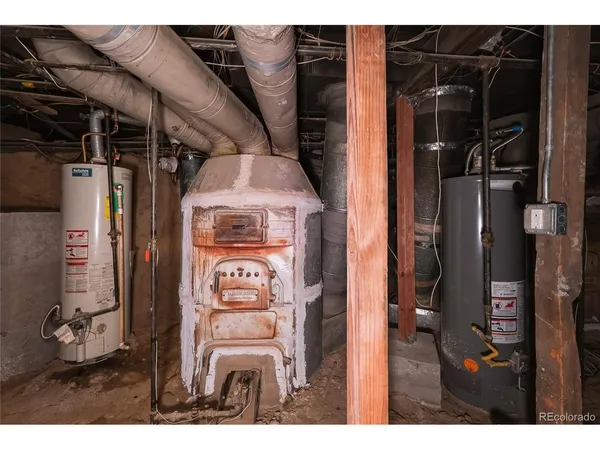 a view of a livingroom with furniture and windows