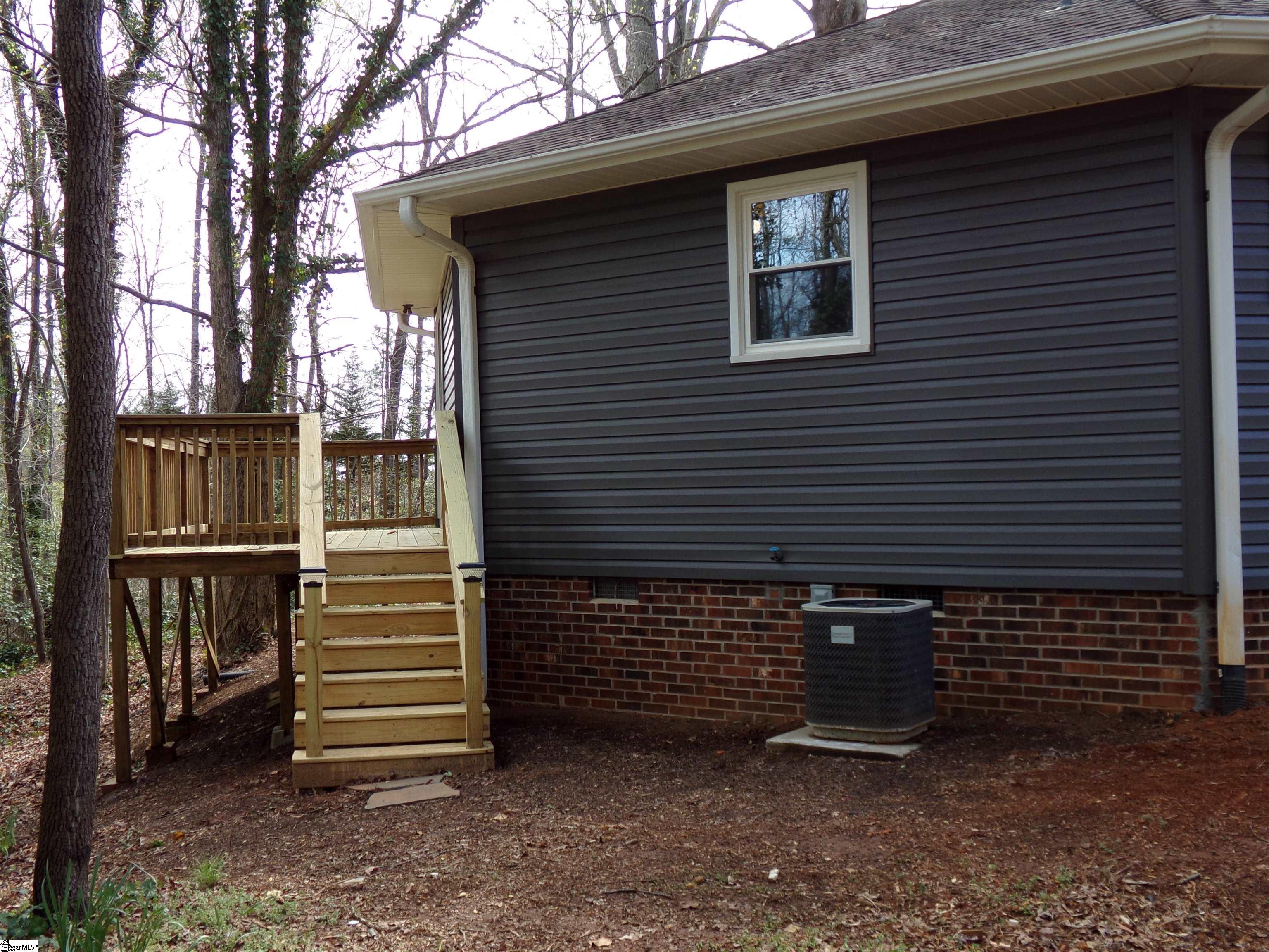 376 Oshields Road Easley, SC 29640 - Photo 3 of 16