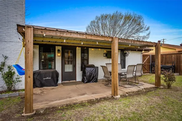 a view of a house