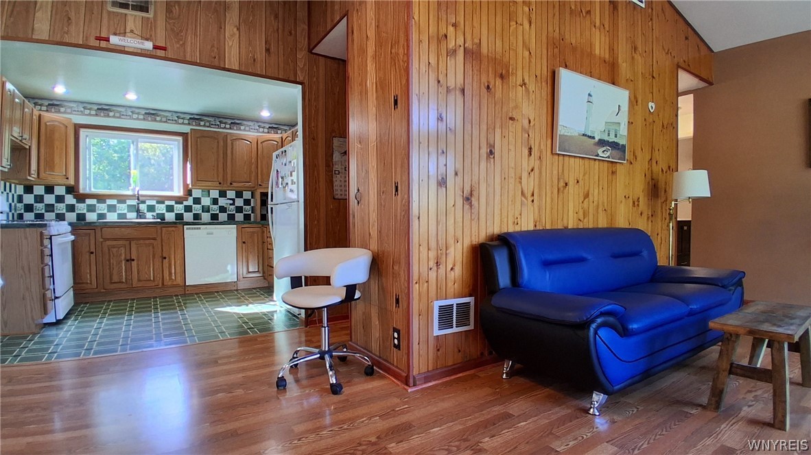 8420 Northfield Road Clarence, NY 14032 - Photo 7 of 31