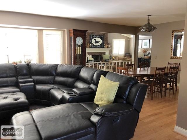 341 Lake Forest Road Rochester, MI 48309 - Photo 5 of 11 31372733-4.JPG