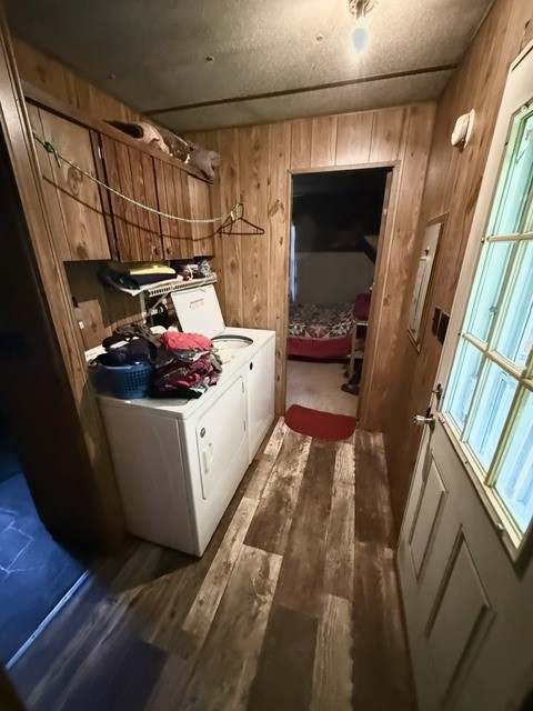 731 Glenn Ferry Road Fair Play, SC 29643 - Photo 8 of 23 Functional laundry area features convenient appliances and durable wood-look flooring.