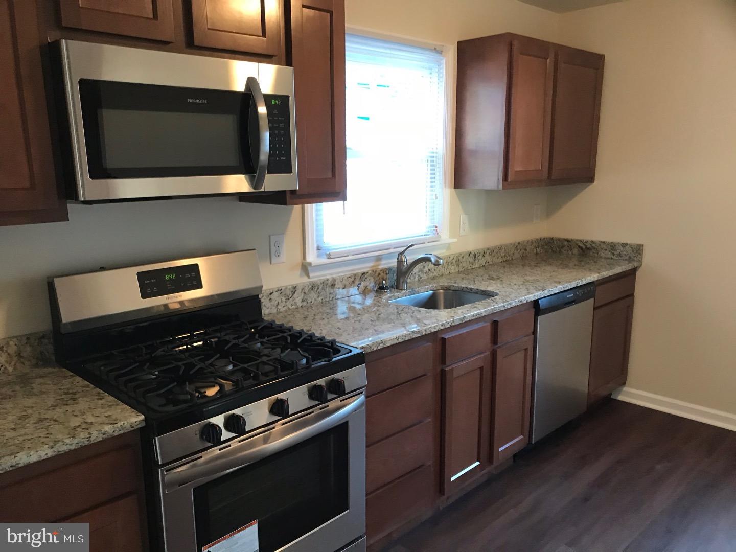 615 Manor Road Beverly, NJ 08010 - Photo 2 of 15