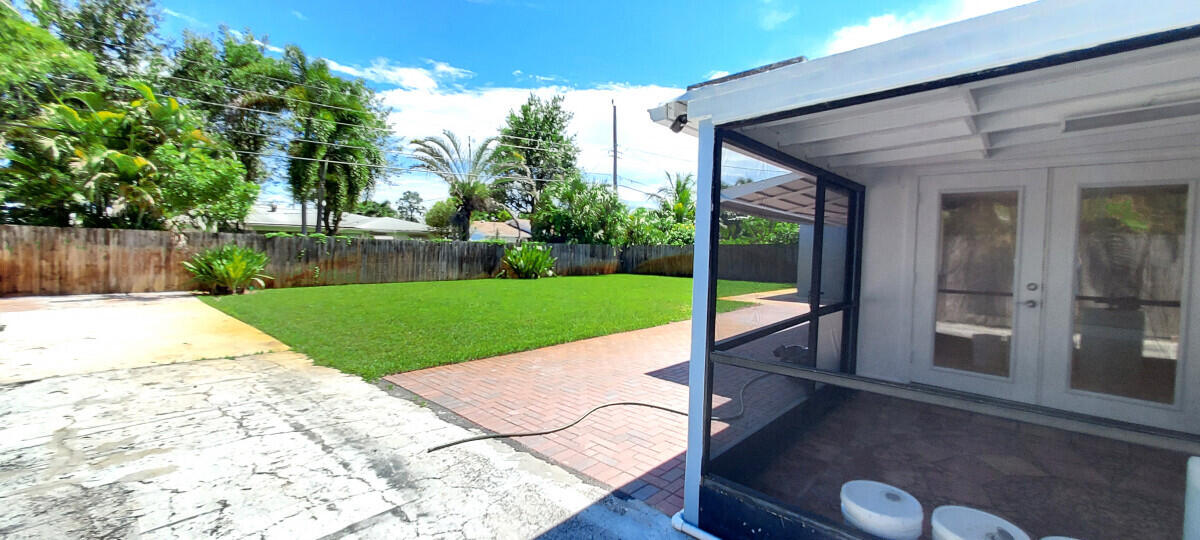 920 Prosperity Farms Road North Palm Beach, FL 33408 - Photo 4 of 15 003-jpg