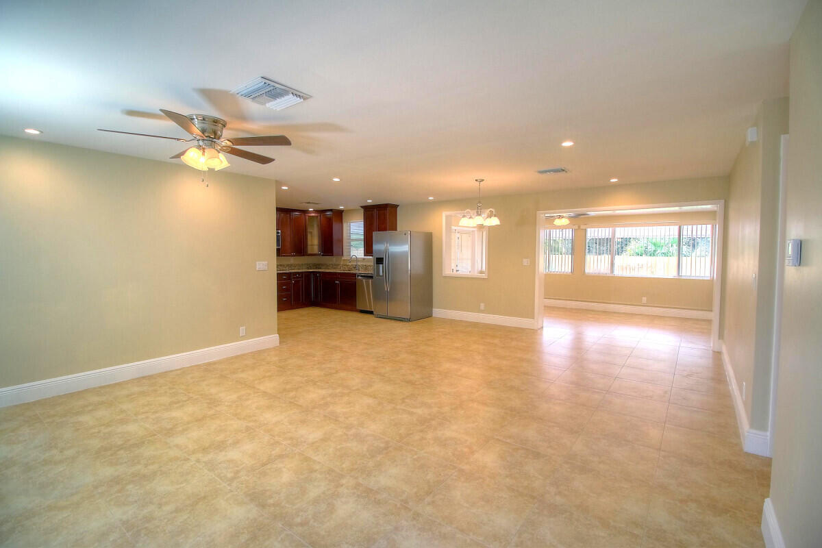 920 Prosperity Farms Road North Palm Beach, FL 33408 - Photo 5 of 15 004-jpg