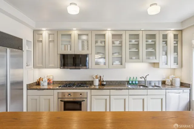 $2,100,000 | 2100 Green Street, Unit 206, San Francisco, CA 94123