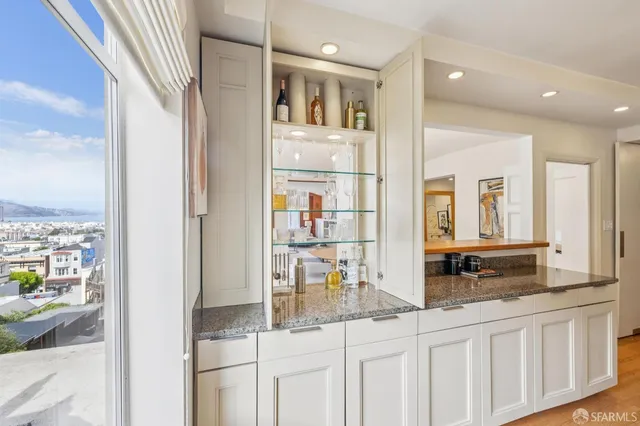 $2,100,000 | 2100 Green Street, Unit 206, San Francisco, CA 94123