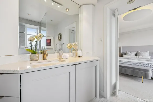 $2,100,000 | 2100 Green Street, Unit 206, San Francisco, CA 94123