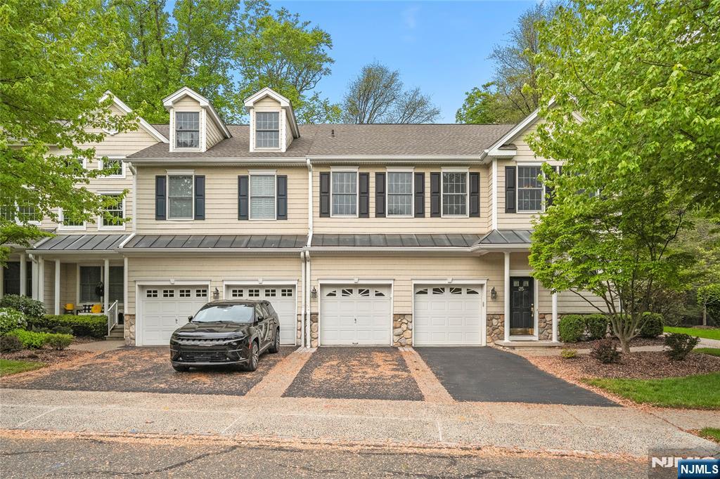 25 Woods Edge Road Old Tappan, NJ 07675 - Photo 2 of 30