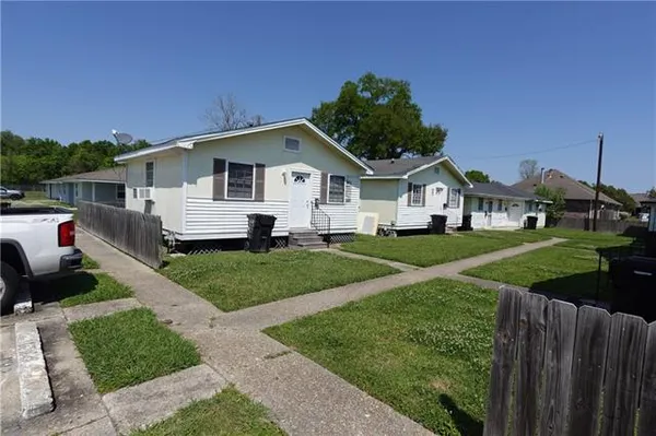 $1,200 | 116 Yorke Street, Unit A, Belle Chasse, LA 70037