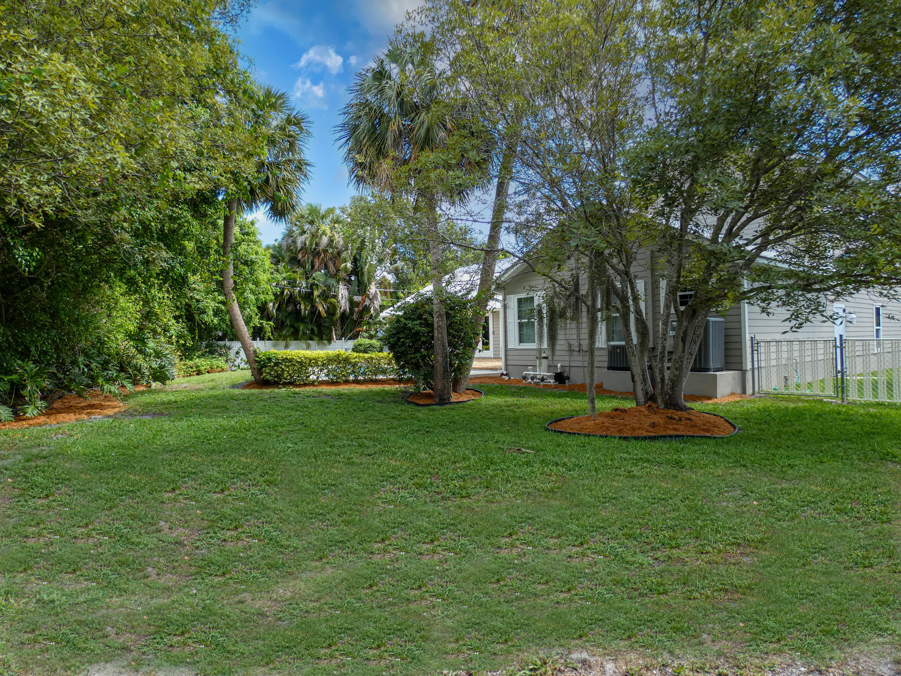 49 South Sewalls Point Road Stuart, FL 34996 - Photo 47 of 47 Backyard