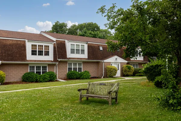$275,000 | 9 Pleasant Park Avenue, Unit 2I, Hyannis, MA 02601
