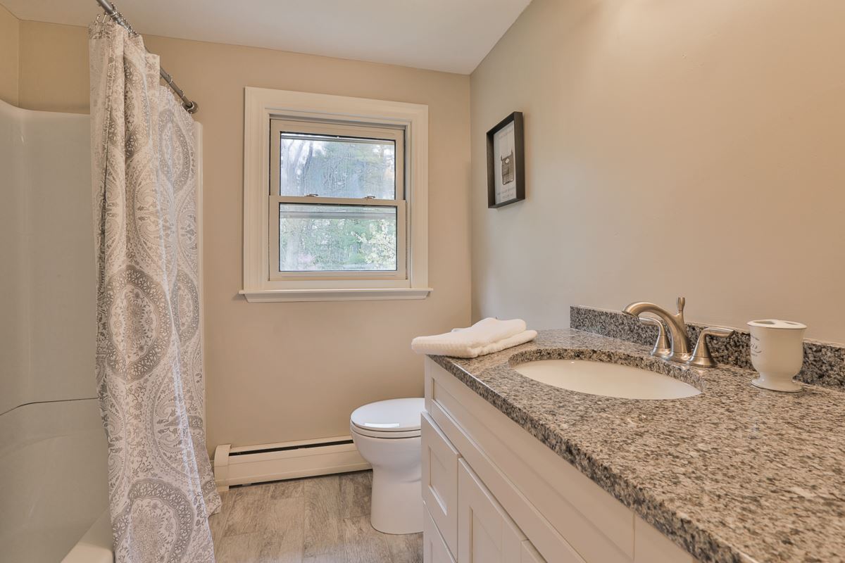 20 Frost Road Derry, NH 03038 - Photo 13 of 21