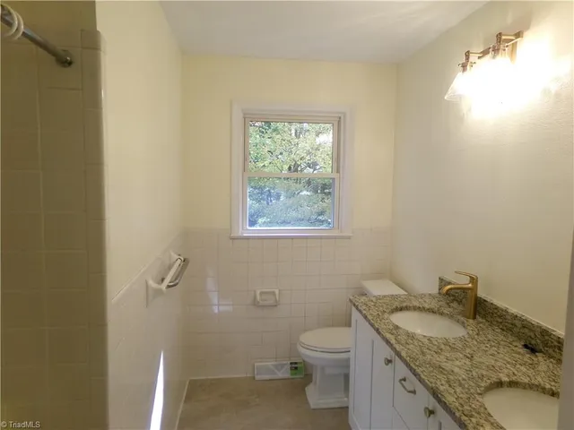 $2,300 | 3850 Whitehaven Road, Winston-Salem, NC 27106