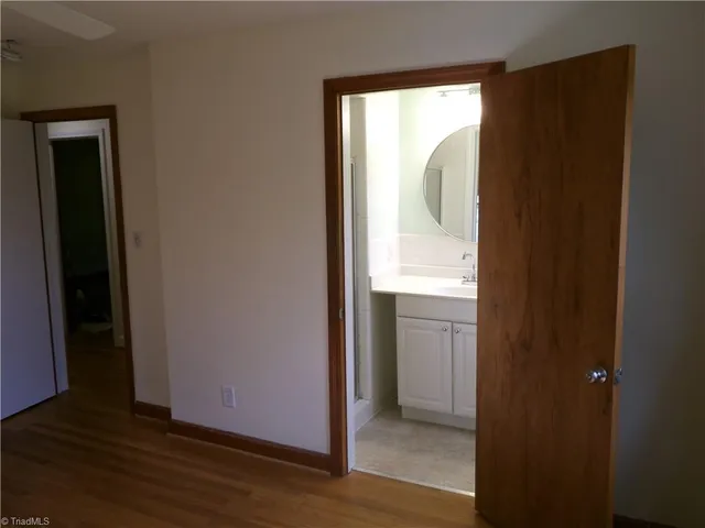 $2,300 | 3850 Whitehaven Road, Winston-Salem, NC 27106