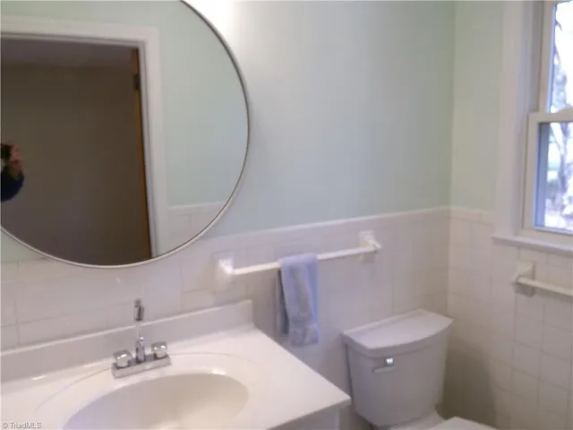 $2,300 | 3850 Whitehaven Road, Winston-Salem, NC 27106